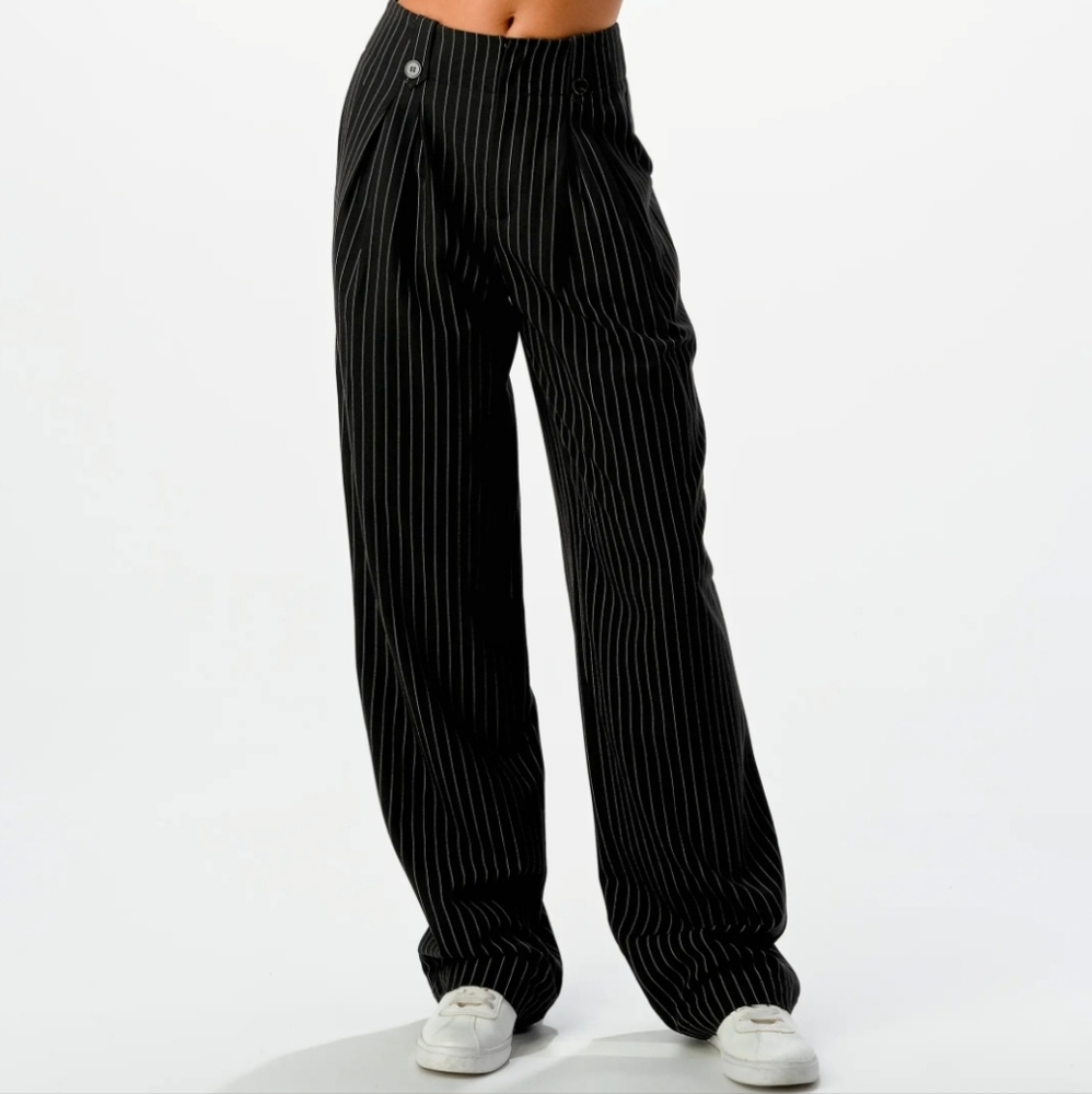 #03993 🛑L NEW! THIS SEASON MUST HAVE HOTTEST TREND PINSTRIPE PLEATED PANTS